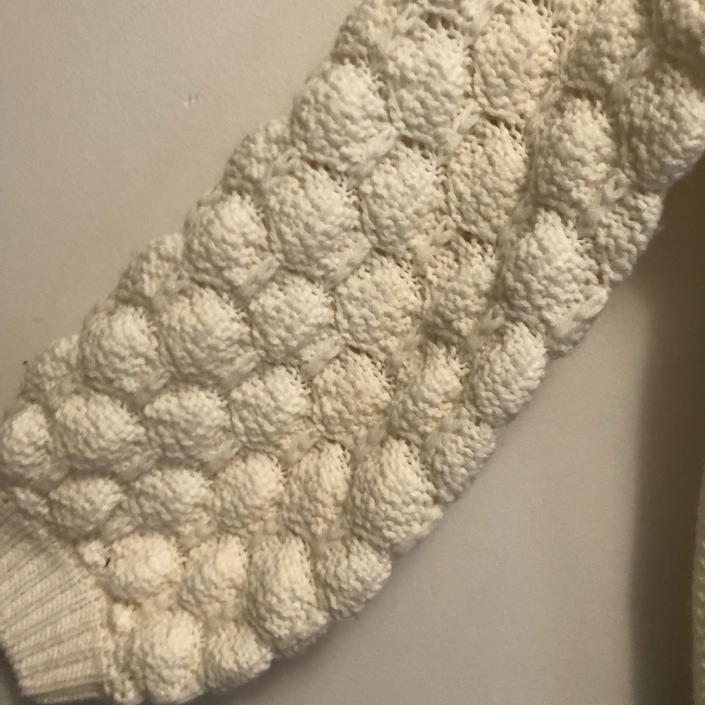 Cozy White Knit Sweater - Picture 4 of 4